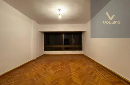 شقة - 3 غرف نوم - 2 حمامات للبيع في شارع ابو المحاسن الشاذلي - العجوزة - الجيزة