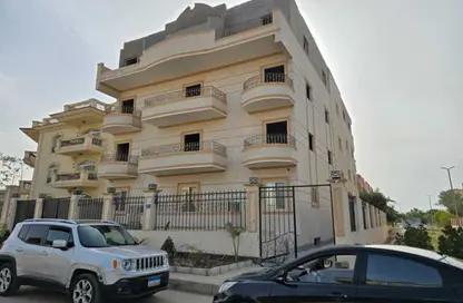 شقة - 3 غرف نوم - 2 حمامات للبيع في المجاورة الثانية - الحي الثالث شرق - مدينة الشروق - القاهرة