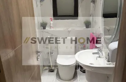 Apartment - 2 Bedrooms - 2 Bathrooms for sale in Lake View Residence - 5th Settlement Compounds - The 5th Settlement - New Cairo City - Cairo