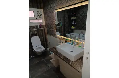 شقة - 3 غرف نوم - 4 حمامات للبيع في جمعية احمد عرابى - مدينة العبور - القليوبية