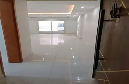 شقة - 3 غرف نوم - 2 حمامات للايجار في طريق جوزيف تيتو - النزهه الجديدة - النزهة - القاهرة