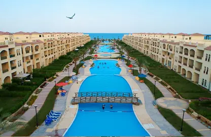 Chalet - 2 Bedrooms - 2 Bathrooms for sale in Lasirena Palm Beach - Al Ain Al Sokhna - Suez