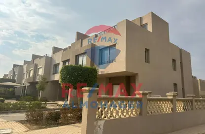 تاون هاوس - 4 غرف نوم - 5 حمامات للبيع في جولف فيوز - طريق مصر اسكندرية الصحراوي - مدينة 6 أكتوبر - الجيزة