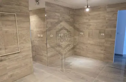 شقة - 3 غرف نوم - 3 حمامات للايجار في سكاي لاين - سموحة - حي شرق - الاسكندرية