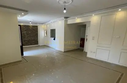 Apartment - 3 Bedrooms - 1 Bathroom for sale in Al Ekbal St. - Laurent - Hay Sharq - Alexandria