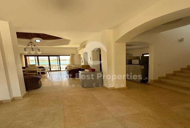 8019961 - Property Image 2