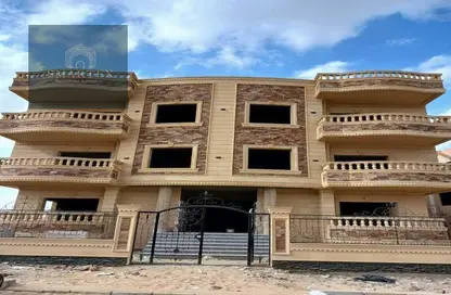 شقة - 4 غرف نوم - 3 حمامات للبيع في المجاورة الاولي - الحي الاول غرب - مدينة الشروق - القاهرة