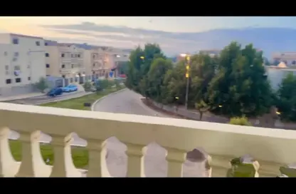 شقة - 3 غرف نوم - 2 حمامات للبيع في الحي الرابع - مدينة العبور - القليوبية