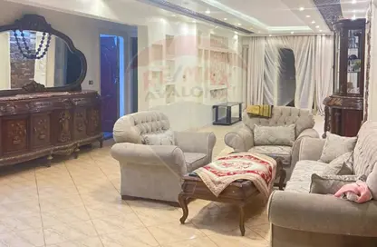 شقة - 4 غرف نوم - 3 حمامات للبيع في كامب شيزار - حي وسط - الاسكندرية