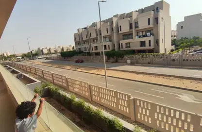 شقة - 3 غرف نوم - 2 حمامات للايجار في كمبوند البروج - كمبوندات الشروق - مدينة الشروق - القاهرة