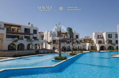 Chalet - 2 Bedrooms - 3 Bathrooms for sale in Makadi Orascom Resort - Makadi - Hurghada - Red Sea