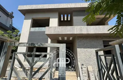 Villa - 4 Bedrooms - 5 Bathrooms for sale in New Giza - Cairo Alexandria Desert Road - 6 October City - Giza