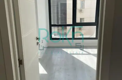 Clinic - Studio - 1 Bathroom for sale in Arkan Plaza - 26th of July Corridor - Sheikh Zayed City - Giza