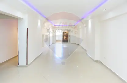 Apartment - 3 Bedrooms - 1 Bathroom for sale in Sporting - Hay Sharq - Alexandria