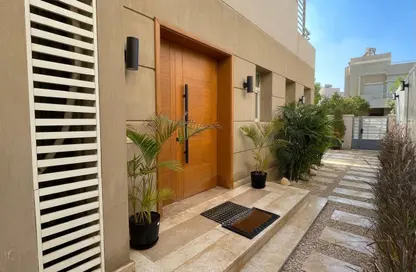 Villa - 5 Bedrooms - 4 Bathrooms for sale in Etapa - Sheikh Zayed Compounds - Sheikh Zayed City - Giza