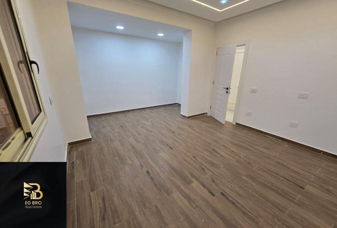 8326800 - Property Image 2