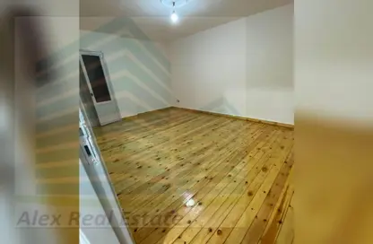 شقة - 3 غرف نوم - 3 حمامات للايجار في شارع خليل مطران - سابا باشا - حي شرق - الاسكندرية