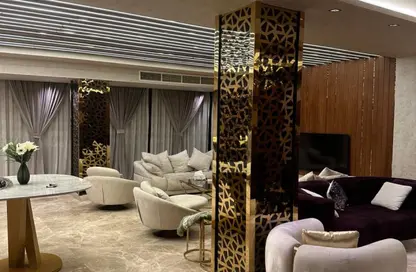 فيلا - 5 غرف نوم - 5 حمامات للبيع في رويال سيتي - كمبوندات الشيخ زايد - الشيخ زايد - الجيزة