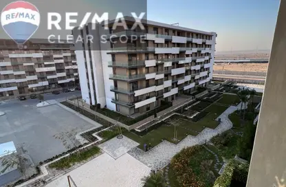 شقة - 3 غرف نوم - 3 حمامات للايجار في كمبوند البروج - كمبوندات الشروق - مدينة الشروق - القاهرة