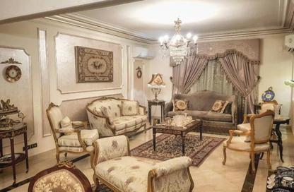 شقة - 2 غرف نوم - 1 حمام للبيع في شارع شجرة الدر - الزمالك - القاهرة