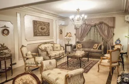 Apartment - 2 Bedrooms - 1 Bathroom for sale in Shagaret Al Dor St. - Zamalek - Cairo
