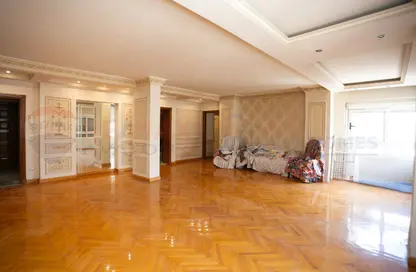 Apartment - 4 Bedrooms - 1 Bathroom for sale in Laurent - Hay Sharq - Alexandria