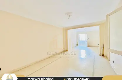 Apartment - 3 Bedrooms - 1 Bathroom for rent in Saba Basha - Hay Sharq - Alexandria
